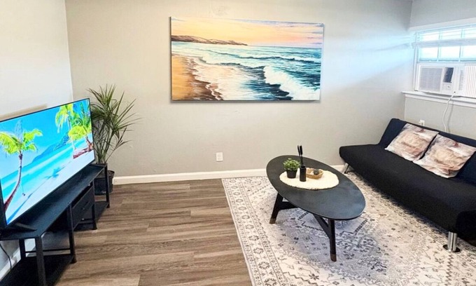 St. Johns Apartment | Cozy 1BD/1BA In North Central Austin, Next To I35, 15 Minutes To Downtown