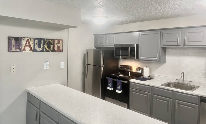 Hoover Apartment | Cozy 1bedroom apartment 5 minutes from expressways shopping, dining & fun.