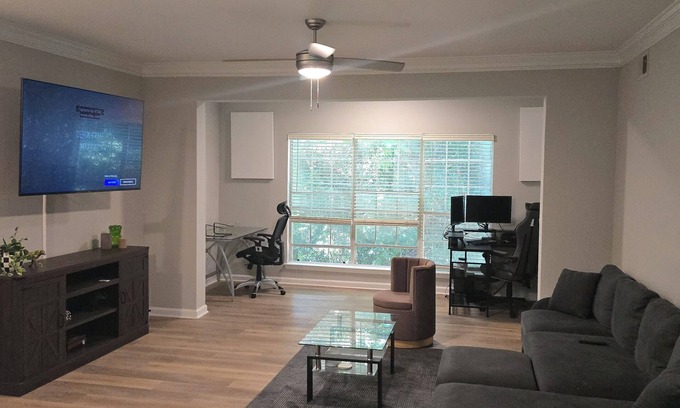 Lindridge-Martin Manor Apartment | Cozy 1BR King+Workspace apartment in enjoyable Atlanta with amenities