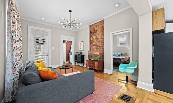 Cherokee Triangle Apartment | Cozy 1BR Near Downtown | King Bed + Full Kitchen!