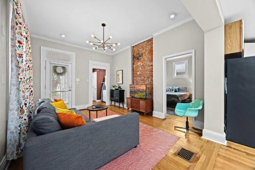 Cherokee Triangle Apartment | Cozy 1BR Near Downtown King Bed Full Kitchen
