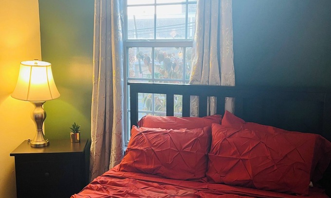 Washington House | Cozy 1st Fl inside 4 level Townhome in DC w/private entrance, WiFi & onsite W/D