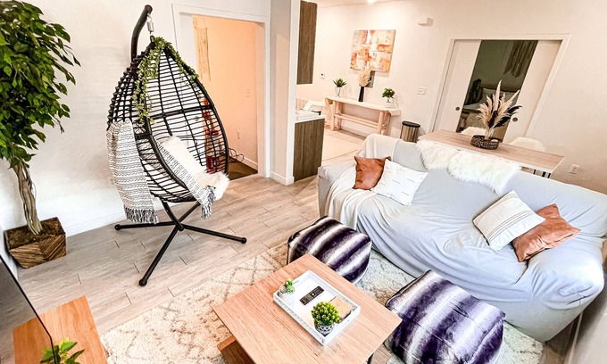 Sugar House Apartment | Cozy 2-BD Near DT & Skiing W/ Pool, Hot tub & Gym