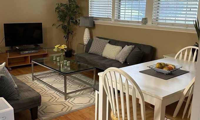 Gaithersburg Apartment | Cozy 2 Bdr Condo close to everything