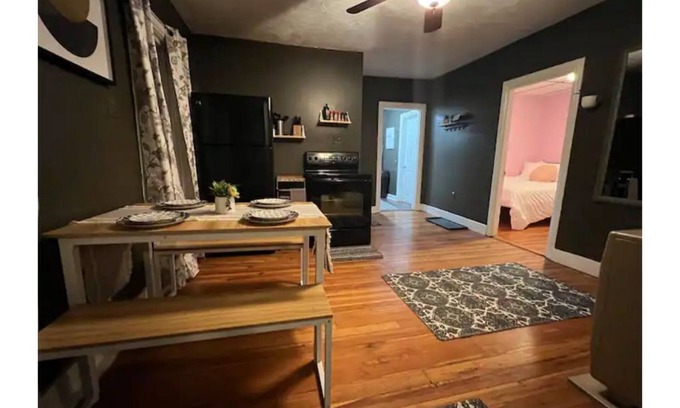 Federal Hill House | Cozy 2 Bed W/FREE Parking in ❤️ of Little Italy