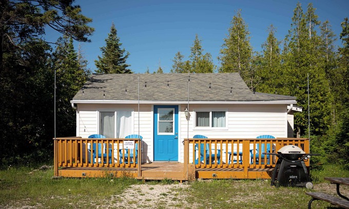 Tobermory Cabin | Cozy 2‑Bed Waterfront Cabin | Near Bruce Peninsula