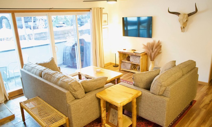 Steamboat Springs Condo | Cozy 2 Bedroom Condo W/FREE bus - 1/2mi to Mtn
