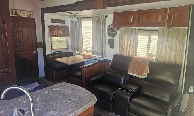 Bouvet Island House | Cozy 2-bedroom, 1.5 bath RV with outdoor kitchen, 3.5 miles from Wolf Creek Dam