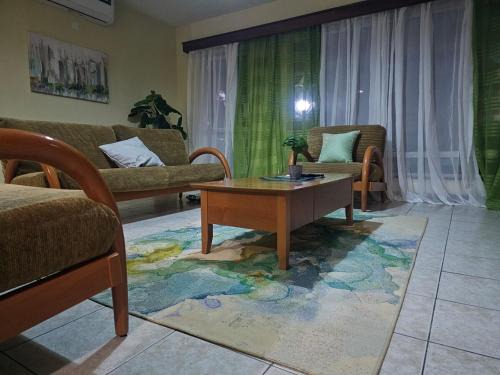 Oyster Bay Apartment | Cozy 2 Bedroom Apartment