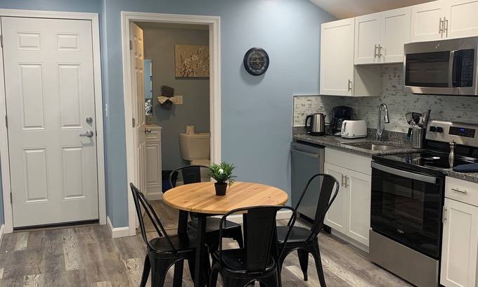 Federal Hill Apartment | Cozy 2-bedroom apartment in Federal Hill Providence with AC, WiFi