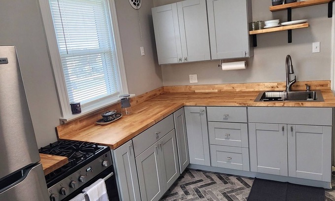 Glenolden Apartment | Cozy 2-bedroom apartment in Glenolden, walking distance to parks & amenities