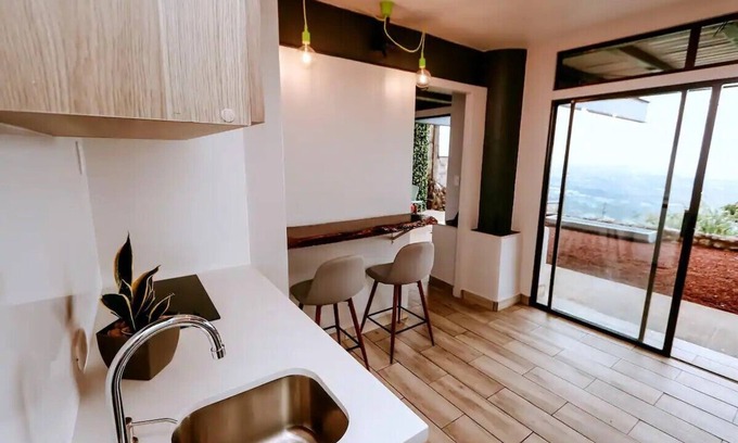 San Isidro Apartment | Cozy 2-bedroom apartment in pleasant Alajuela with WiFi, AC and panoramic view