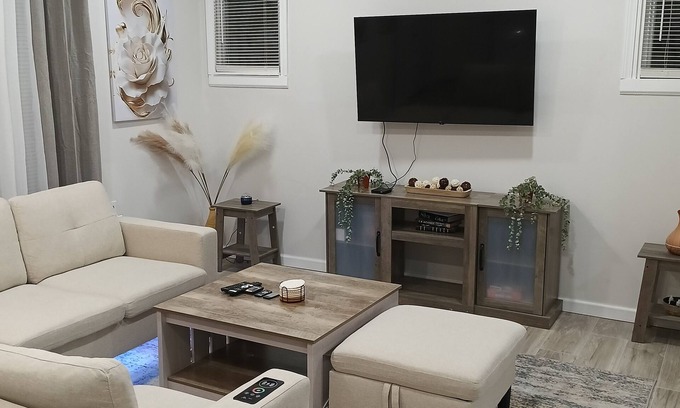 Detroit Apartment | Cozy 2-bedroom apartment with AC, WiFi in charming Detroit