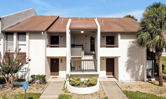 Oak Ridge Apartment | Cozy 2-bedroom apartment in charming Orlando with AC, WiFi