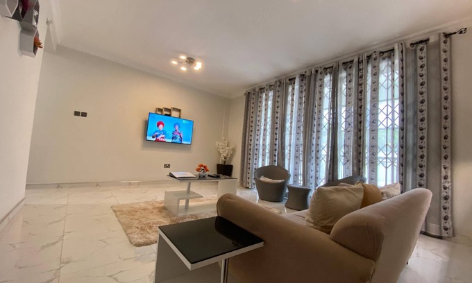 Mataheko Apartment | Cozy 2-bedroom apartment with WiFi, AC in charming Accra
