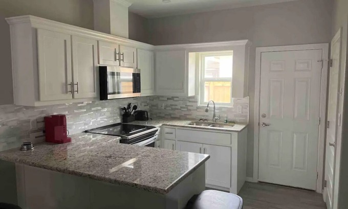 Pharr Apartment | Cozy 2-bedroom apartment in fabulous with WiFi, AC