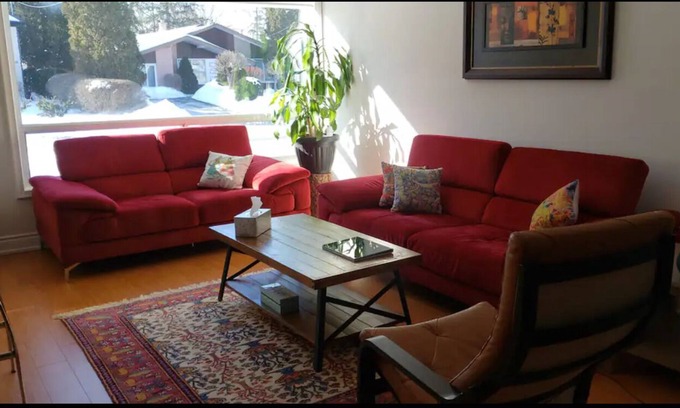 Aurora House | Cozy 2-Bedroom Bungalow with Free parking space