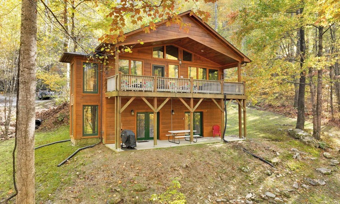 Bryson City Cabin | Cozy 2-Bedroom Cabin Retreat near the Nantahala Outdoor Center