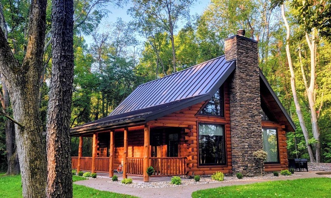 Gambier Cabin | Cozy 2-bedroom cabin in near Gambier, peaceful woodland setting