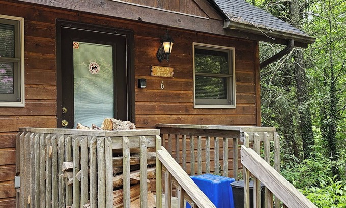 Skyland Cabin | Cozy 2 bedroom cabin w/hot tub