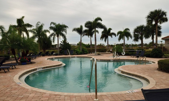 Charlotte Harbor Condo | Cozy 2-bedroom condo in peaceful Punta Gorda with WiFi, fitness room