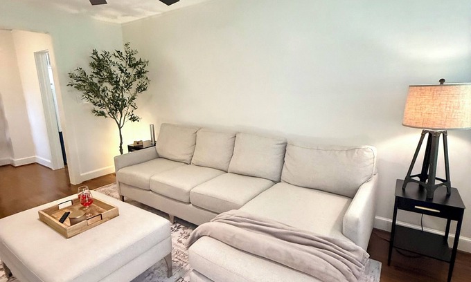 Greensboro Condo | Cozy 2-bedroom condo with WiFi, AC in fantastic Greensboro