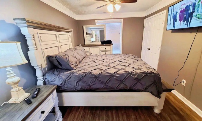 Lexington Condo | Cozy 2-bedroom condo with WiFi, AC in marvelous Lexington