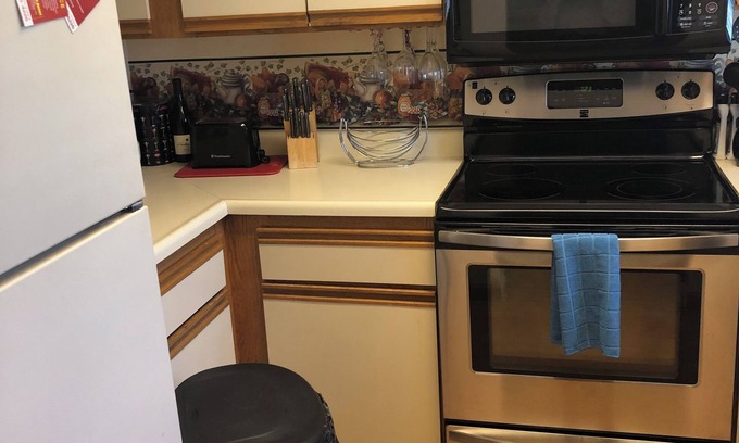 North Central Condo | Cozy 2-bedroom condo in lovely San Mateo with fitness room, WiFi