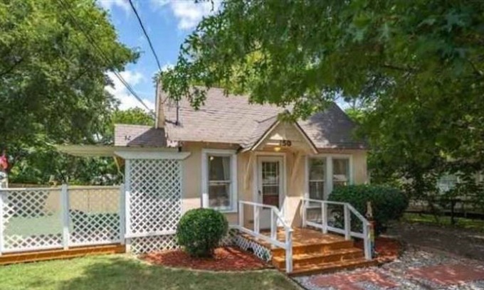Canton House | Cozy 2-bedroom cottage close to Canton Trade Days