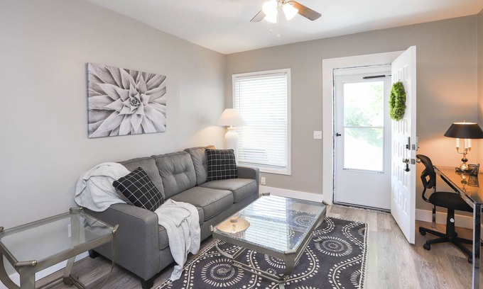 Dayton House | Cozy 2 Bedroom duplex in Downtown Dayton