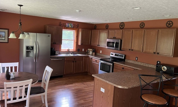 Richmond Other | Cozy 2 bedroom farmhouse close to town