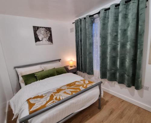 Gillingham Apartment | Cozy 2 Bedroom Flat
