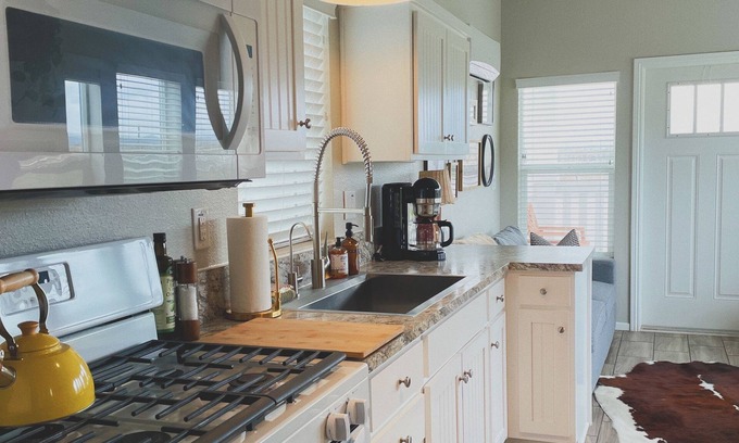 Siskiyou County House | Cozy 2-bedroom guest house with WiFi, AC in peaceful Gazelle!