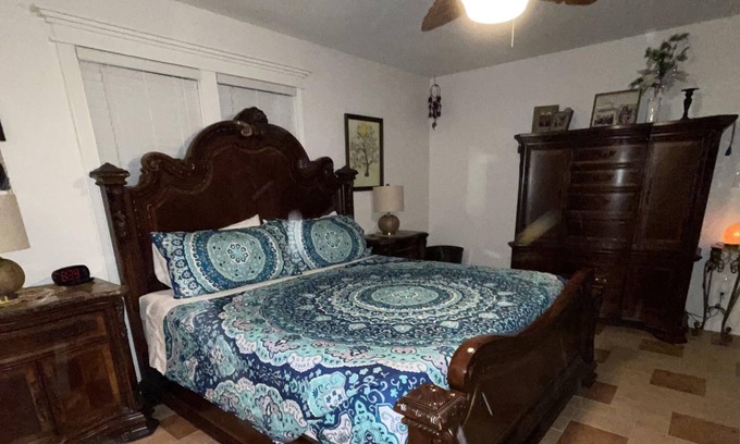 Flour Bluff House | Cozy 2 Bedroom Home near the Coast
