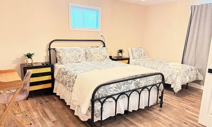 Uptown House | Cozy 2 bedroom Home by St. Jude & I-40. Downtown-Memphis