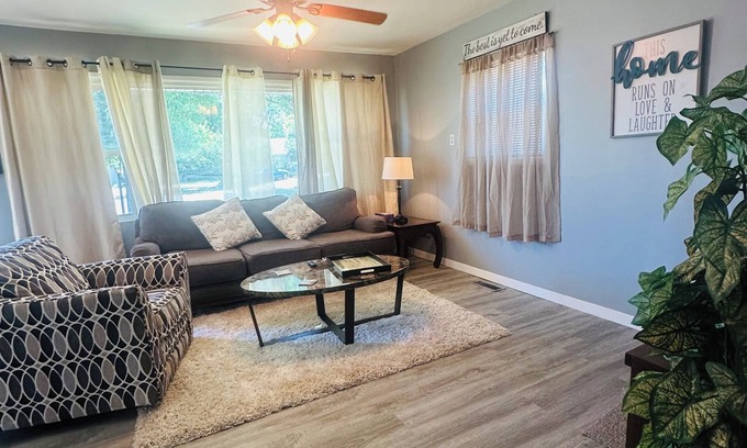 Kettering House | Cozy 2-bedroom house with WiFi, AC in enjoyable Dayton