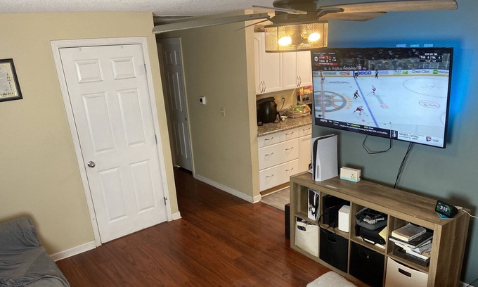 South End House | Cozy 2 bedroom near mall