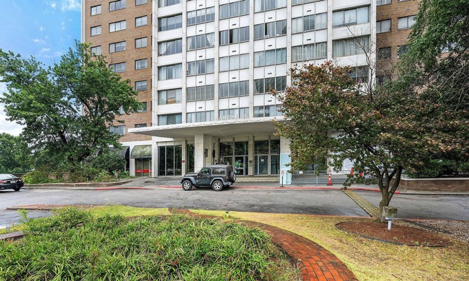Peachtree Center Apartment | Cozy 2-Bedroom Retreat in Atlanta with Free Parking, AC, and Wi-Fi- 307