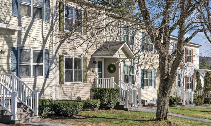 Barre House | Cozy 2-bedroom townhome in peaceful Barre with WiFi, AC