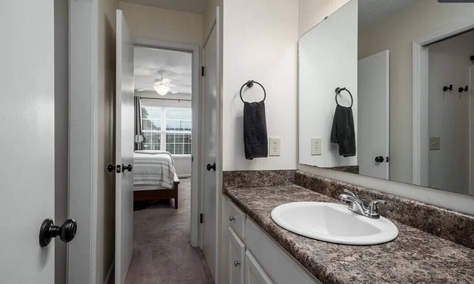 Forest Lake Condo | Cozy 2-bedrooms Condo near Stadium in Tuscaloosa