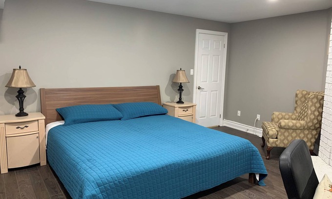 Windfields House | Cozy 2 bedrooms convenient home in York Mills