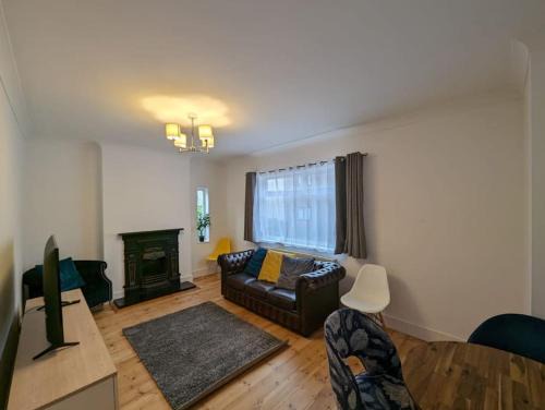 Brentwood Apartment | Cozy 2 Beds Brentwood Flat