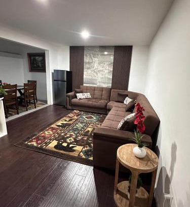 Adams Hill Apartment | Cozy 2 BR Apartment Glendale