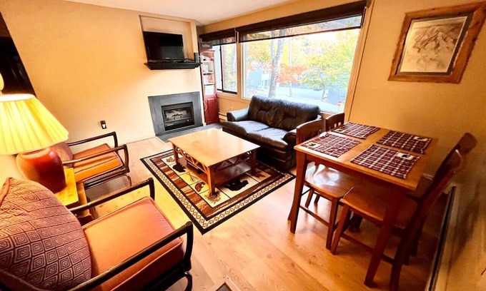 Lincoln House | Cozy 2 BR townhouse with Pool across from Loon Mtn
