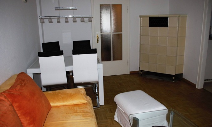 Suedviertel Apartment | Cozy 2-room apartment between main station and Aalto-Theater with small balcony. Balcony i