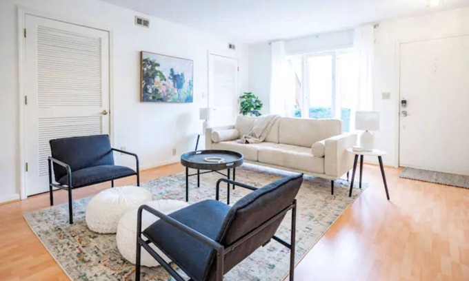 Clifton Condo | Cozy 2B/1.5BA condo in desirable Crescent Hill