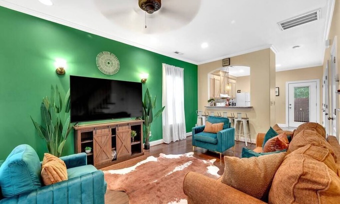 Concord House | Cozy 2B Townhouse - Hot Tub