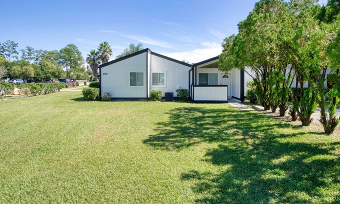 Southpoint House | Cozy 2BR/1BA apartment in Southside Jax - perfect for couples, families, or business travelers