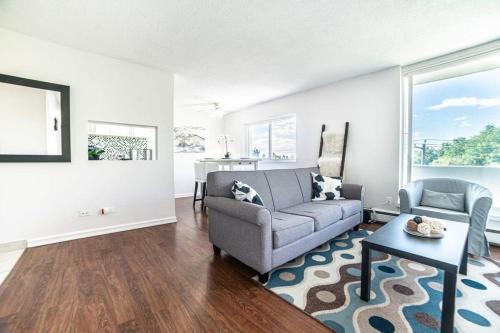 Crescent Heights Apartment | Cozy 2BR Apt Free Parking Wi-Fi & Coffee