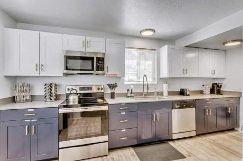 Sugar House Apartment | Cozy 2BR Apt w Parking near Downtown SLC